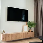 K&m Tauron Arena, Lema Apartment