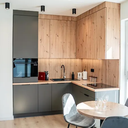 K&m Tauron Arena, Lema Apartment