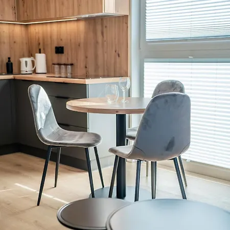 Apartment K&m Tauron Arena, Lema