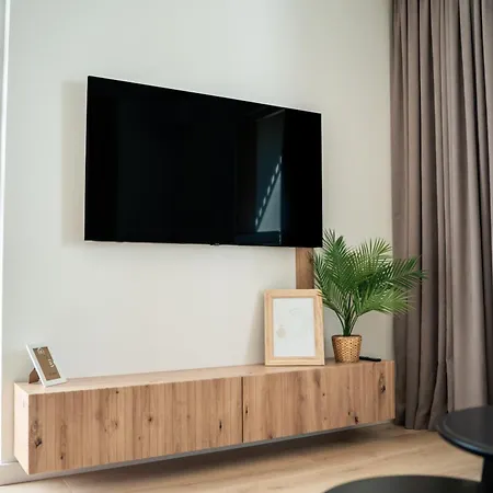 K&m Tauron Arena, Lema Apartamento