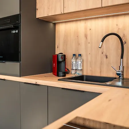 K&m Tauron Arena, Lema Apartamento *