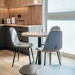 Apartment K&m Tauron Arena, Lema