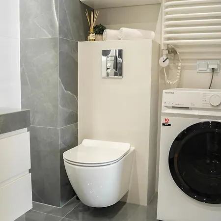 K&m Tauron Arena, Lema Apartment